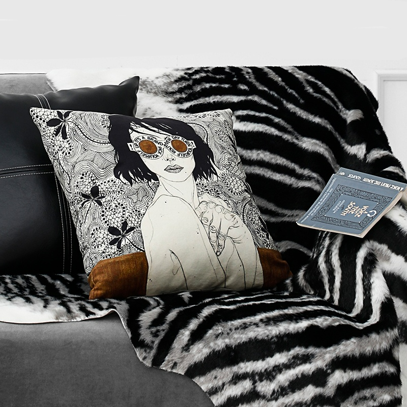 Ruark illustration Pillow Cover & Insert