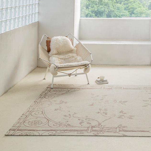 Weon Floral Wool Area Rug