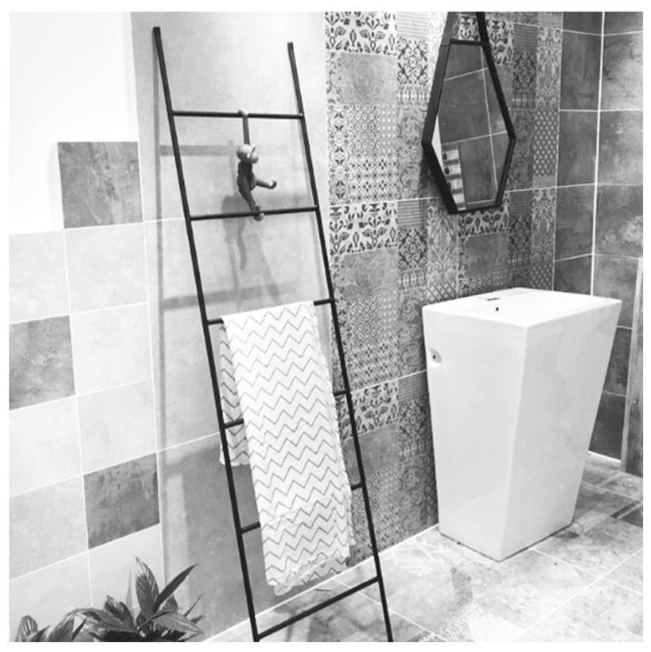 CHLOE Ladder Display Stand / Towel Rack