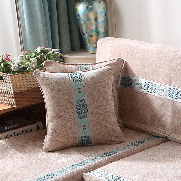 Marshaw Throw Pillars & Cover