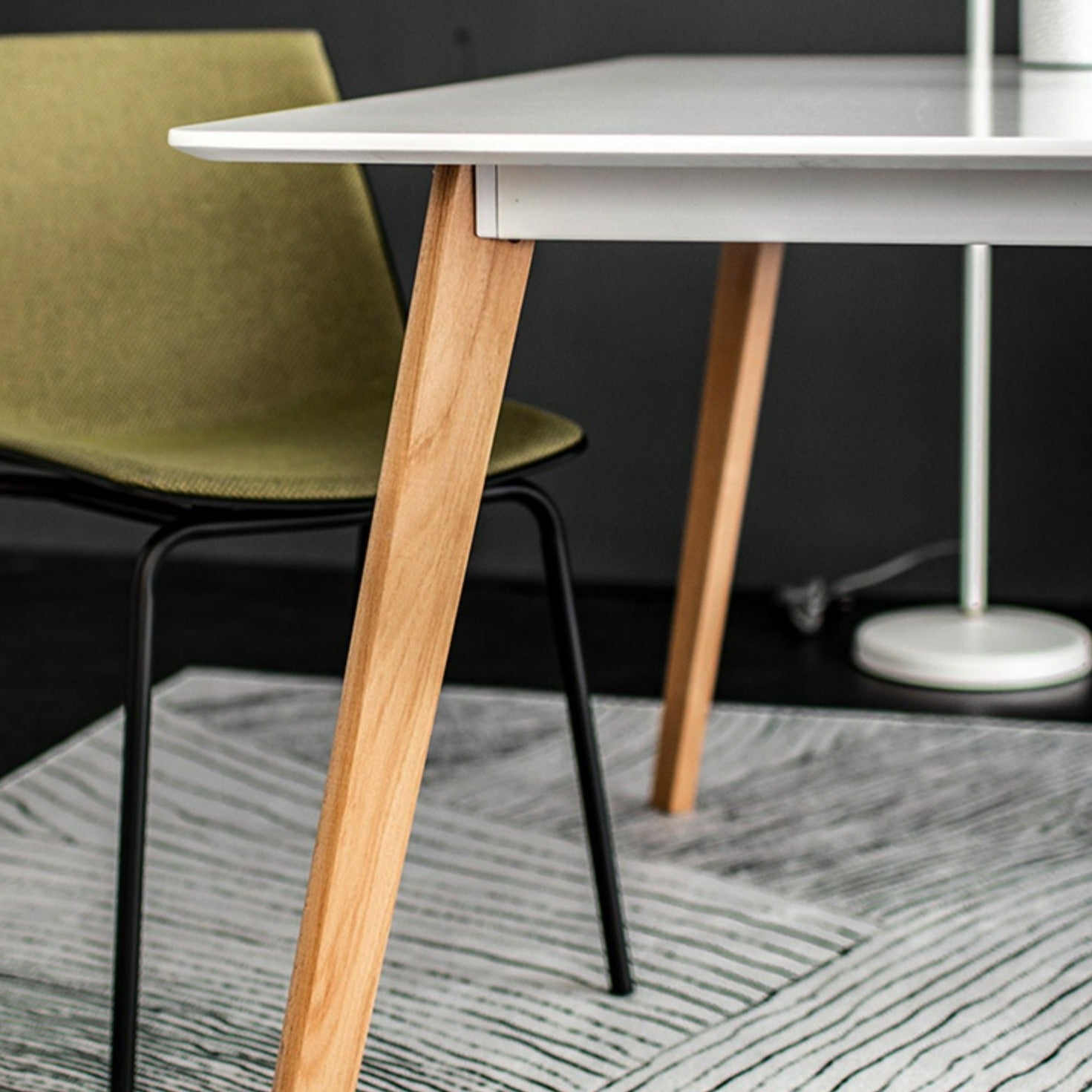 Colburn Minimalism Desk