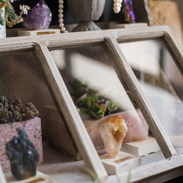 Ludie Vintage Display Box