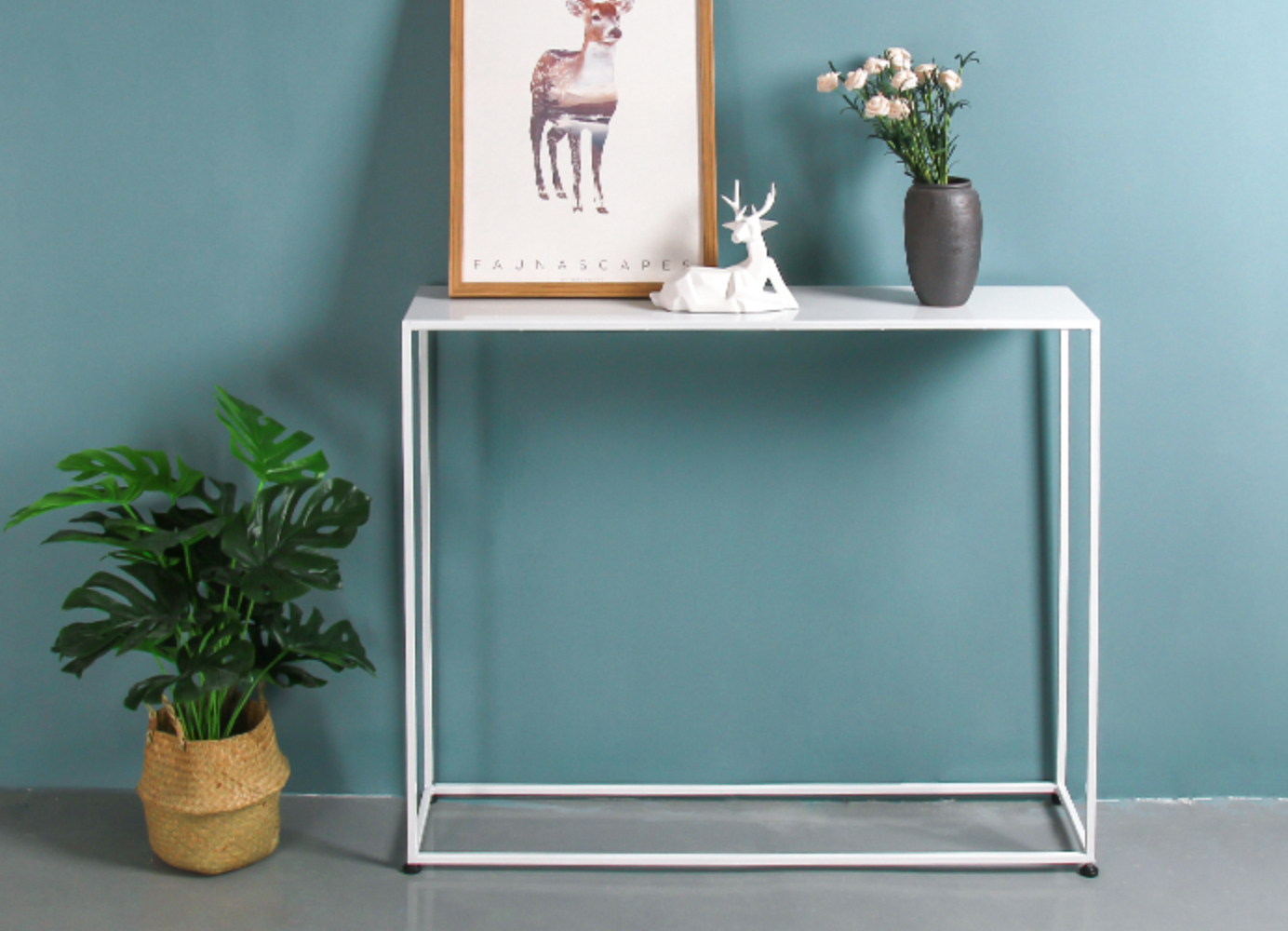 XANDER Minimalist Style Geometric Wire Display Stand