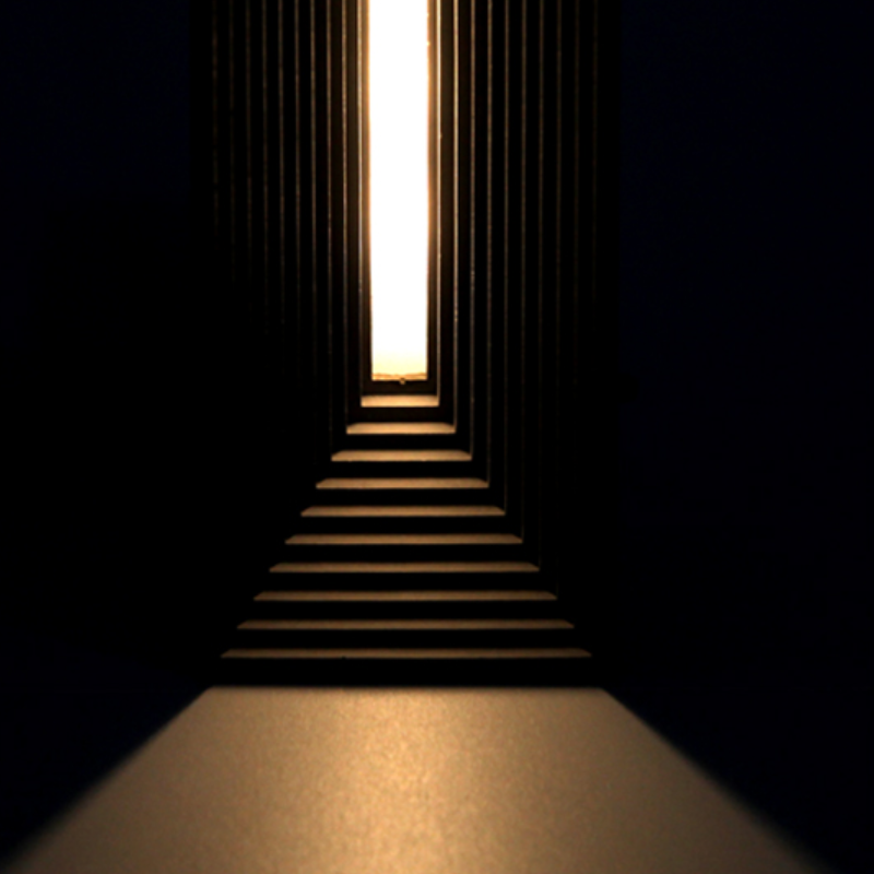 Larde Spreading Nigh Light