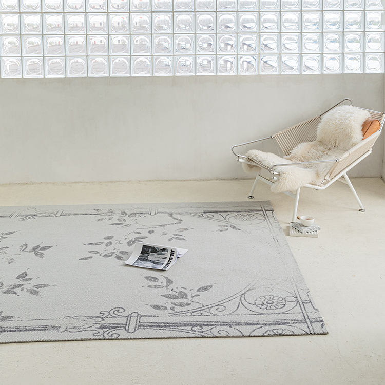 Weon Floral Wool Area Rug