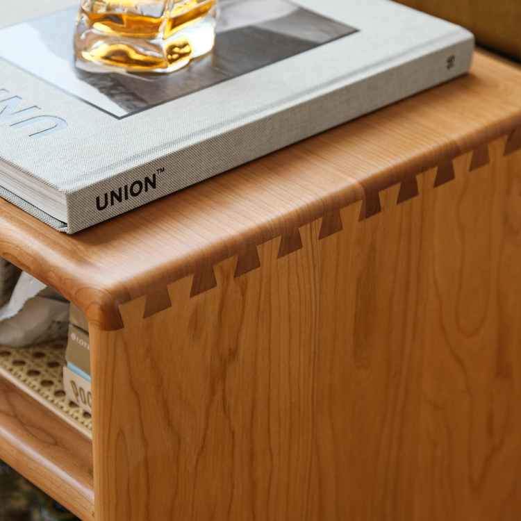 Hiliritas C End Table With Storage